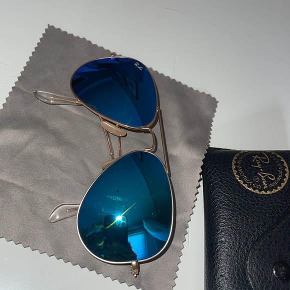 Sunglasses - Picture 4 of 7